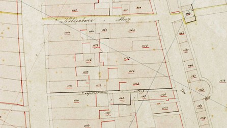 <p>Op het Kadastrale minuutplan van 1832 is onder nummer 1550 Oudestraat 83 weergegeven (beeldbank RCE). </p>
